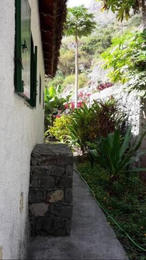 Cottage Na Ribeira Do Paul Pombas Exterior photo